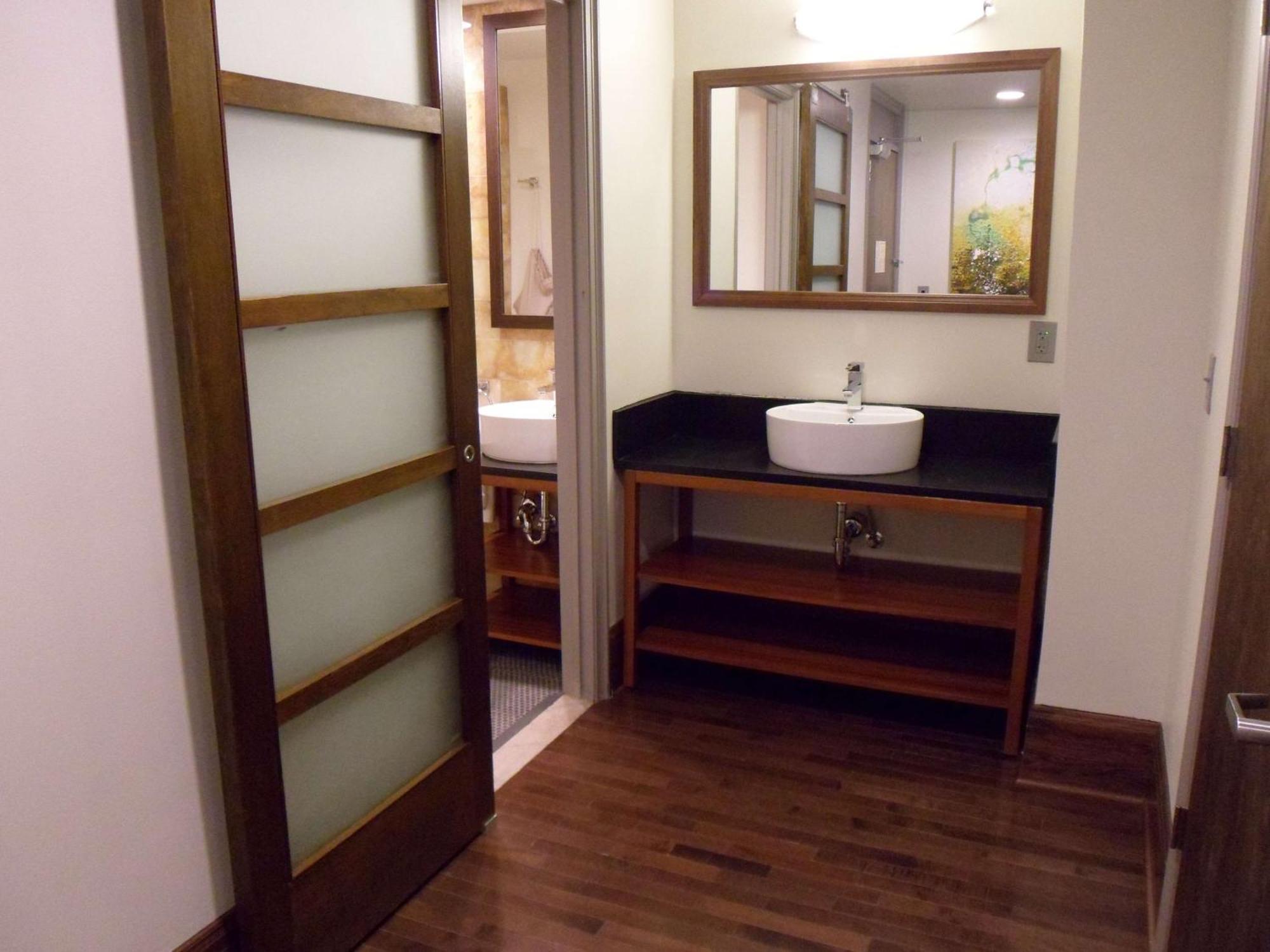 Queen Corner Studio with Two Queen Beds