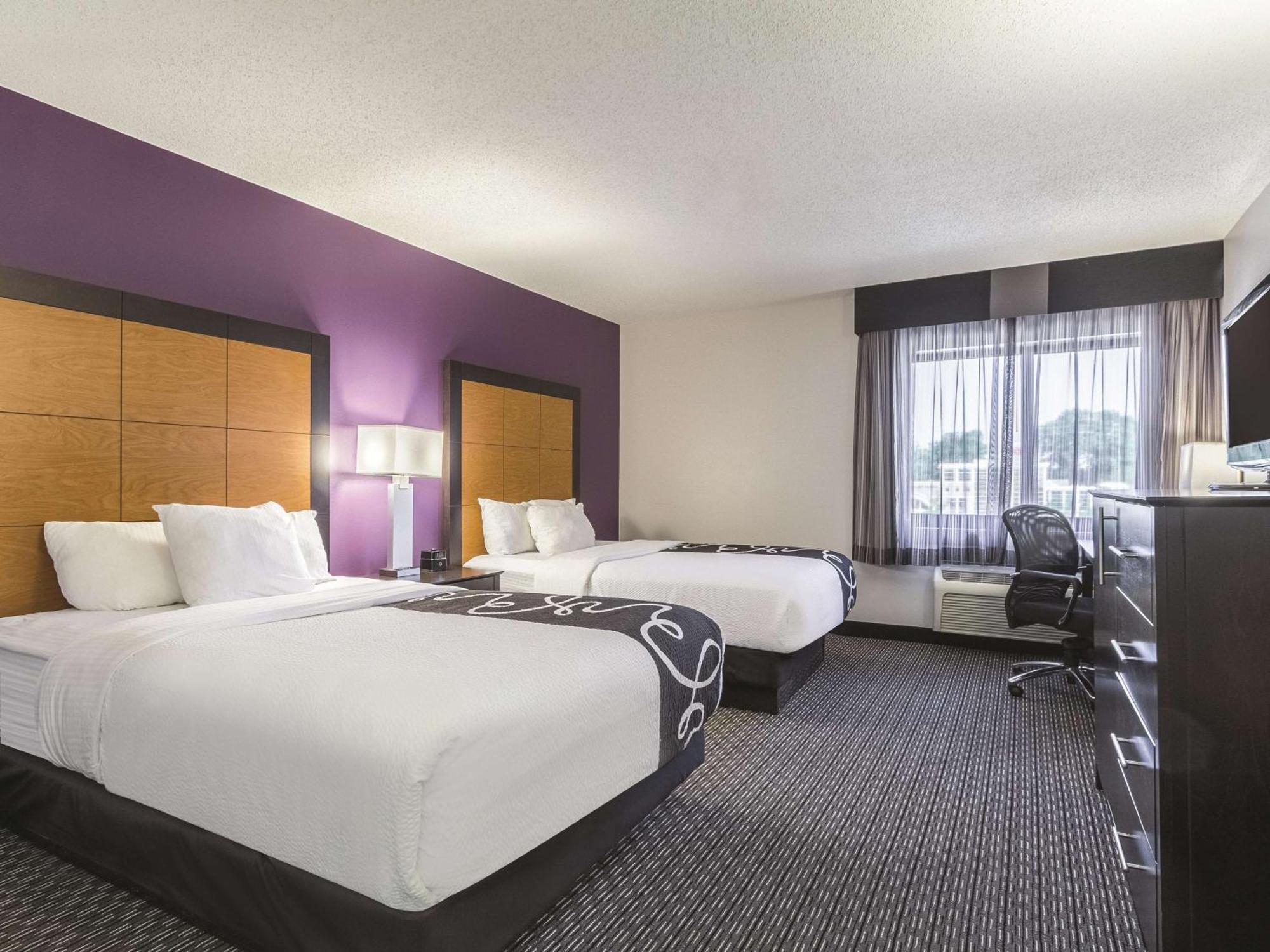 Deluxe Double Room with Two Double Beds,1281942751:JPEG