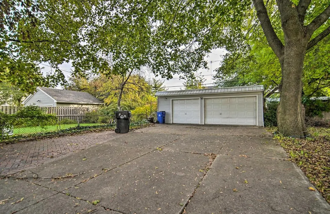 Charming Cleveland Home About 3 Mi To Lake Erie!-1