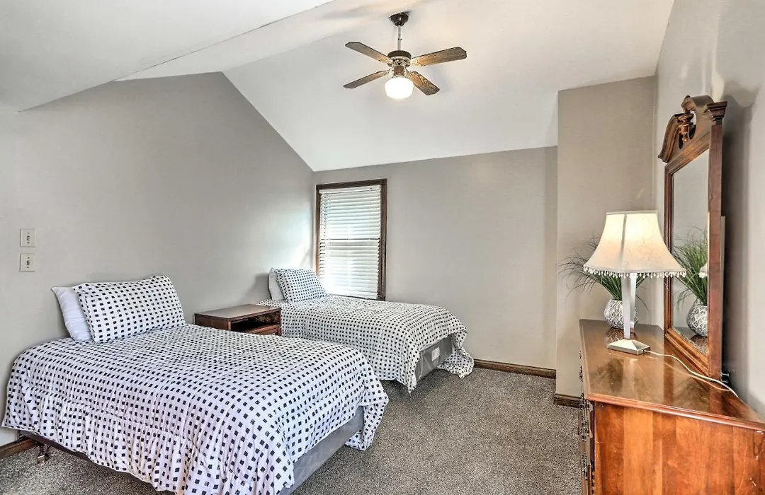 Historic Carriage House Near Downtown Cleveland!-1