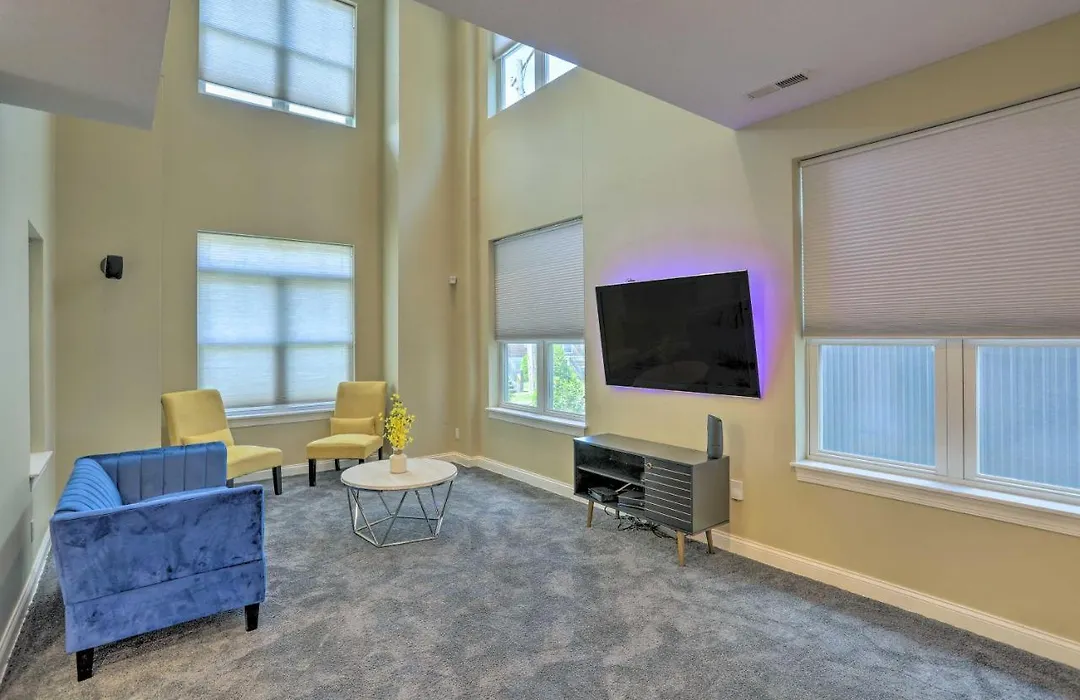 Central Cleveland Gem W/ Direct Skyline View!-1