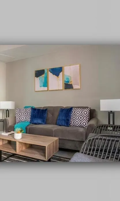 Lovely 2-Bedroom Unit In The Heart Of Downtown-1