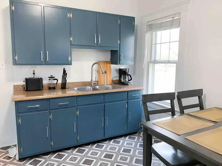 Cozy Apartment Near Airport Kamms With Parking-1