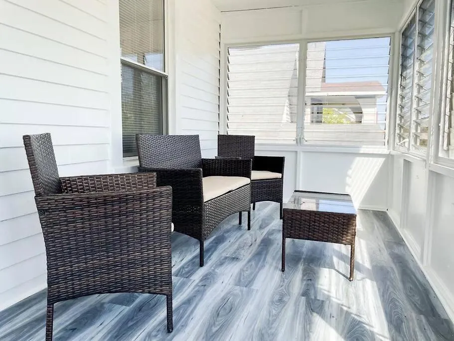 The Sunroom Apartment 2Plus2 West Cleveland New Ac-1