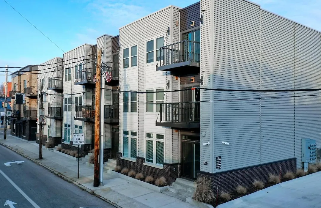 Luxury Condo 10 Minutes From First Energy Stadium C1-1