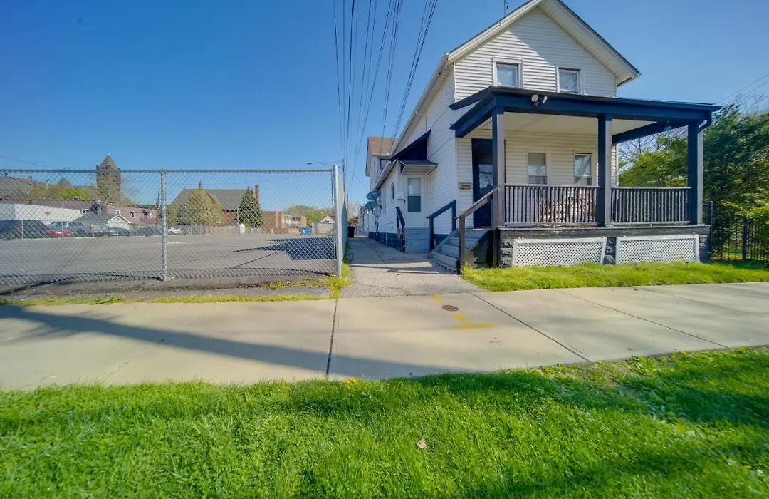 Cozy Cleveland Vacation Rental 4 Mi To Downtown!-1