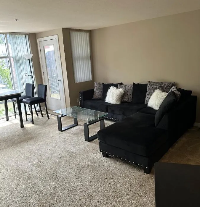 2Bd/2Ba Riverfront City View Apt-1