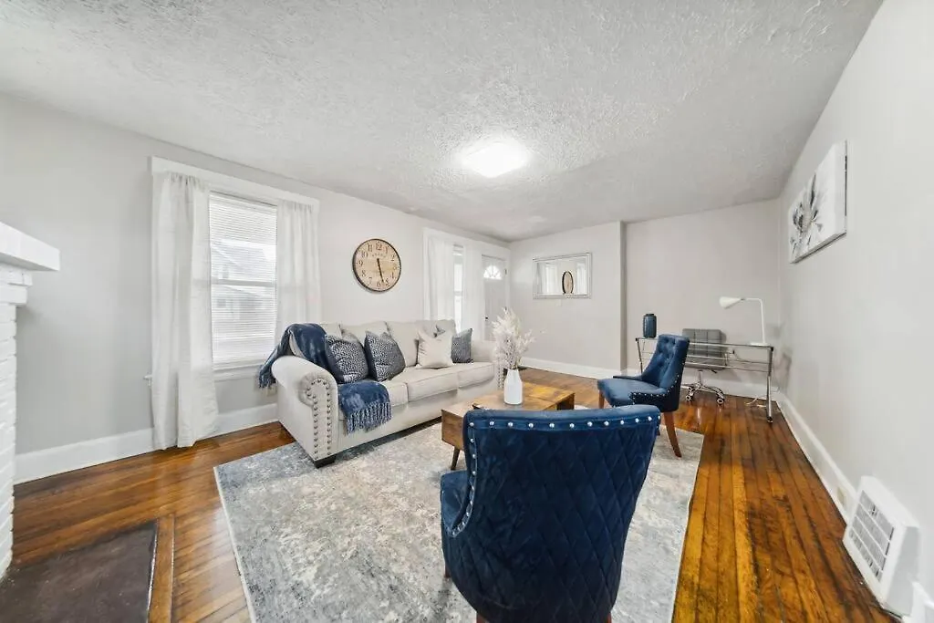 Contemporary Pearl-1