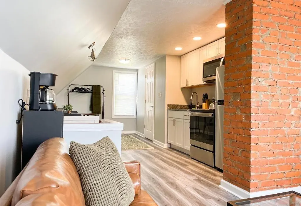 Modern Studio Apartment For Two - New Ac!-1