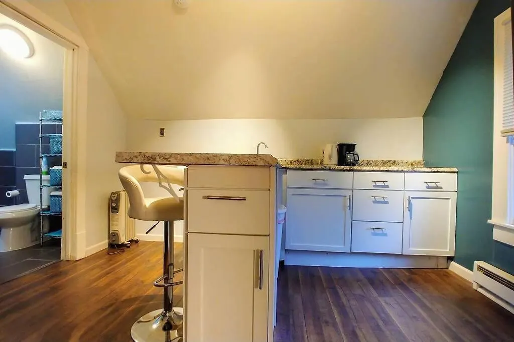 The House Hotels - Stickney Loft - Charming Third Floor Hideaway!-1