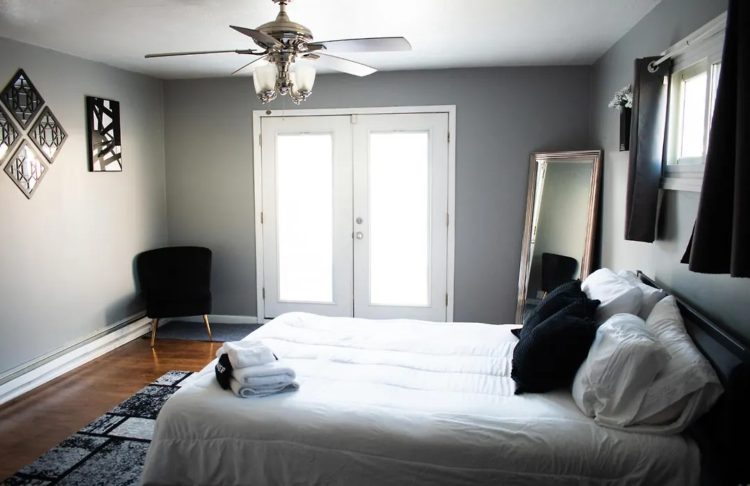 Cozy Vacation Home 4 Miles From Airport-1