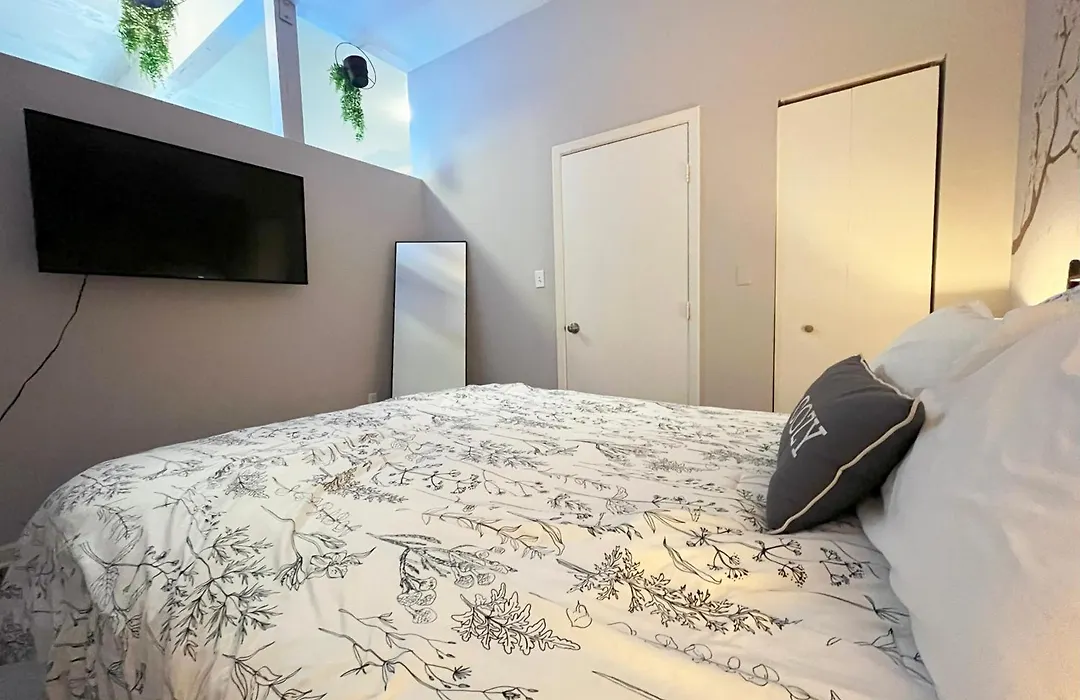 Downtown Cleveland -Modern First Floor Unit-1