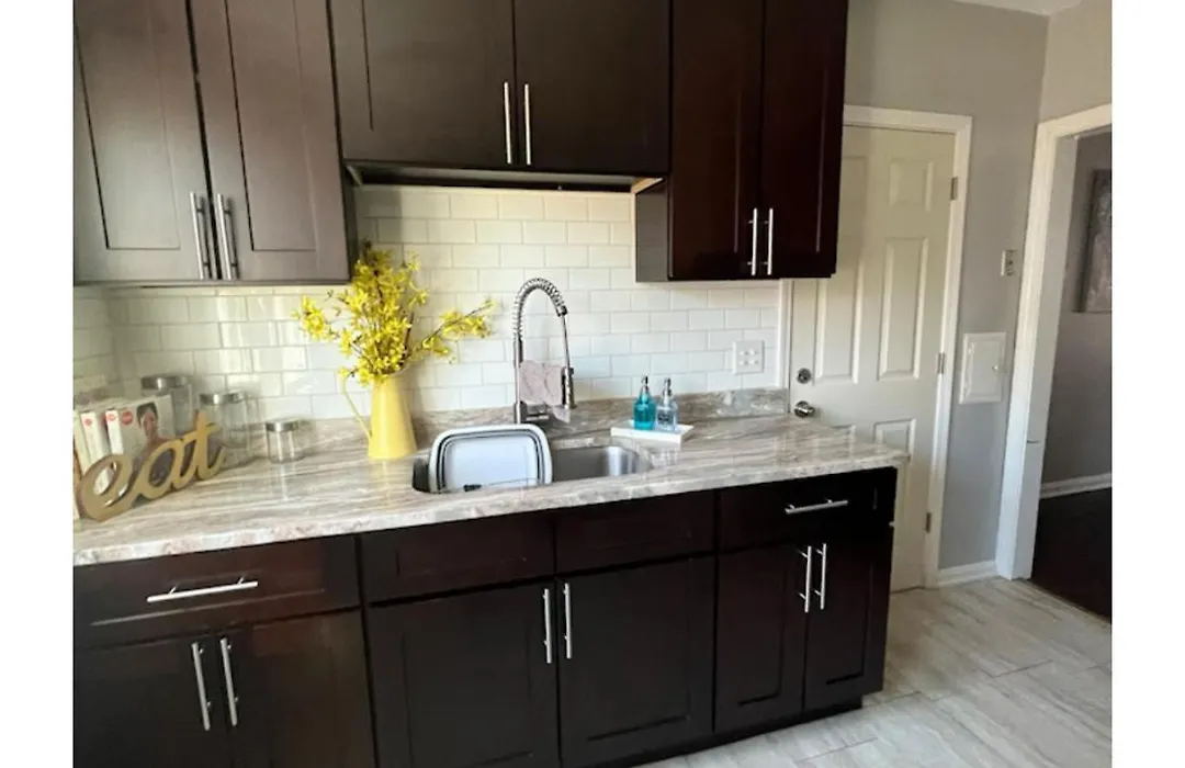 Cozy, Upstairs Apartment Pets Welcome With Fee Family Friendly Close To Everything-1