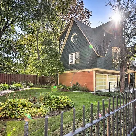 Historic Carriage House Near Downtown Cleveland!-2