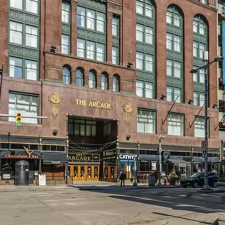 Frontdesk 2015 East 4Th Street Apts Downtown Cleveland-2