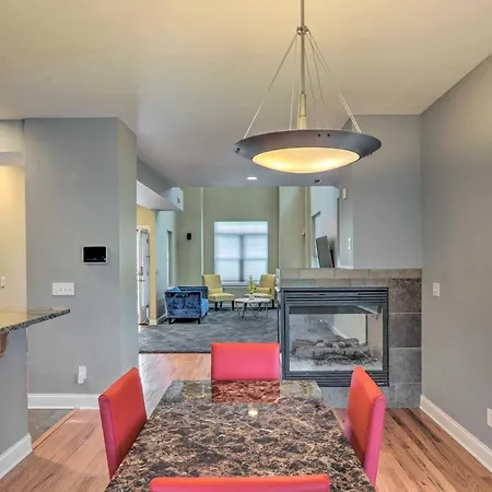 Central Cleveland Gem W/ Direct Skyline View!-2