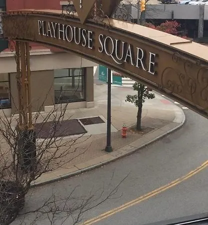 Lovely 2-Bedroom Unit In The Heart Of Downtown-3