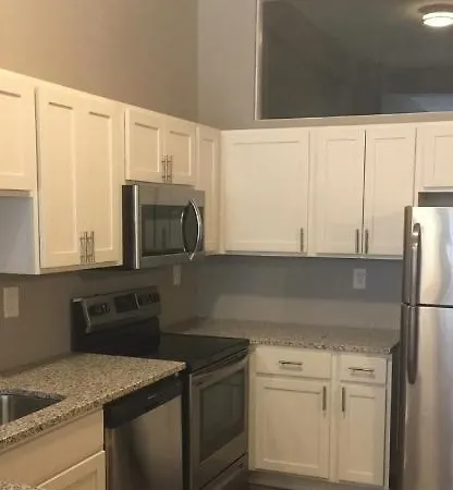 Lovely 2-Bedroom Unit In The Heart Of Downtown-2