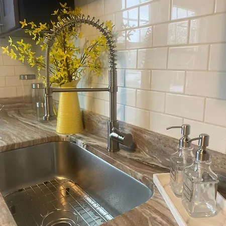 Cozy, Upstairs Apartment Pets Welcome With Fee Family Friendly Close To Everything-3
