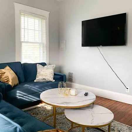 Cozy Apartment Near Airport Kamms With Parking-3