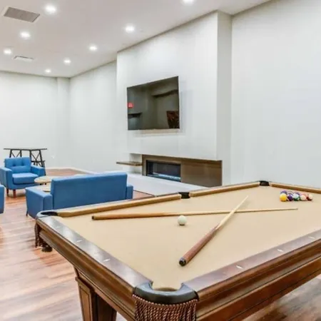 Luxury Downtown Living-3