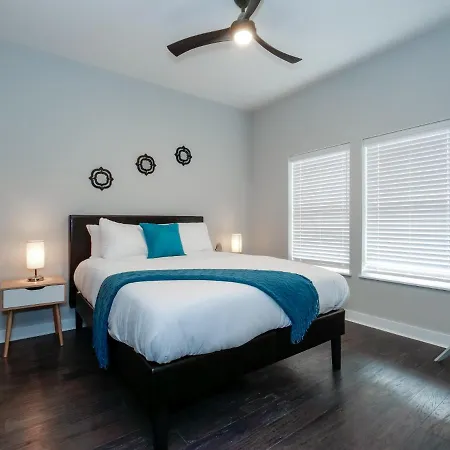 1 Bedroom Luxury Condo 10 Minutes From First Energy Stadium E1-2