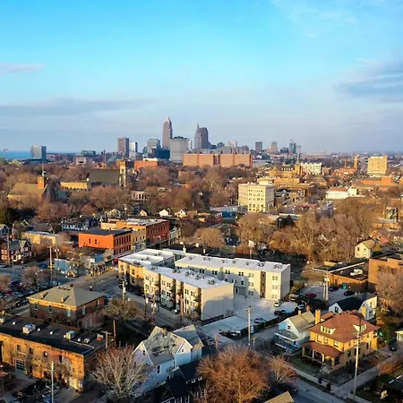 1 Bedroom Luxury Condo 10 Minutes From First Energy Stadium D5-3