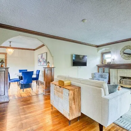 2 Bd Apt Near Shaker Heights-2