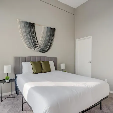 Frontdesk Huron Square Apts Downtown Cleveland-2