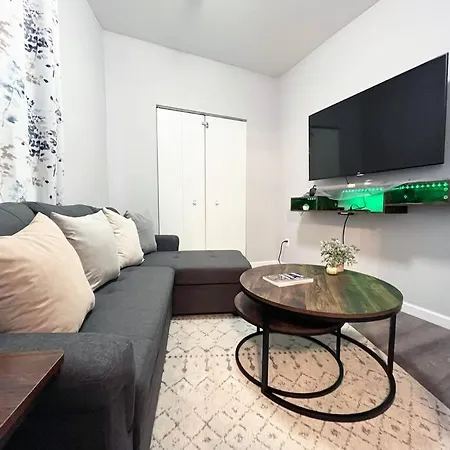 Conteporary Upgraded Dt Cle 2Br Apt - Sleeps 6-7!-2