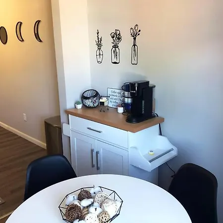 Conteporary Upgraded Dt Cle 2Br Apt - Sleeps 6-7!-3