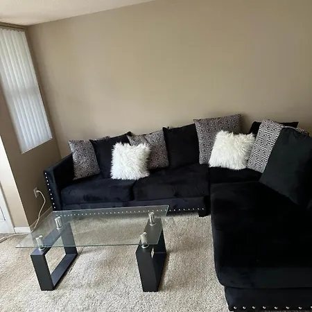 2Bd/2Ba Riverfront City View Apt-2