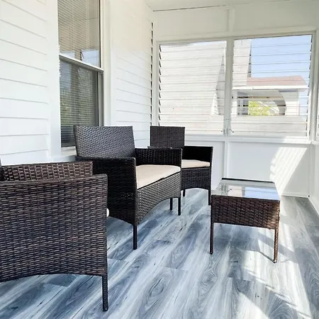The Sunroom Apartment 2Plus2 West Cleveland-3