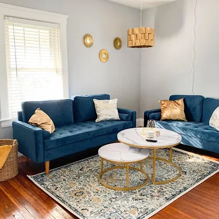Cozy Apt Near Airport & Parking-3