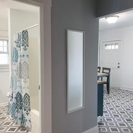 Cozy Apt Near Airport & Parking-2