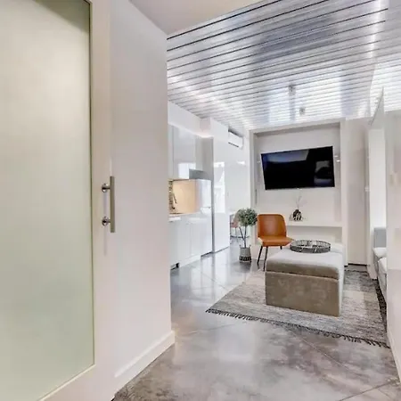 Kcm Mikros Smart Apartments 4-2