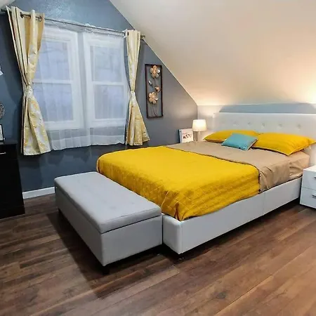 The House Hotels - Stickney Loft - Charming Third Floor Hideaway!-2