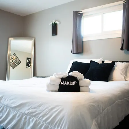 Cozy Vacation Home 4 Miles From Airport-3