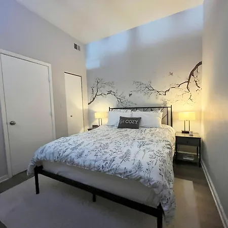 Downtown Cleveland -Modern First Floor Unit-2