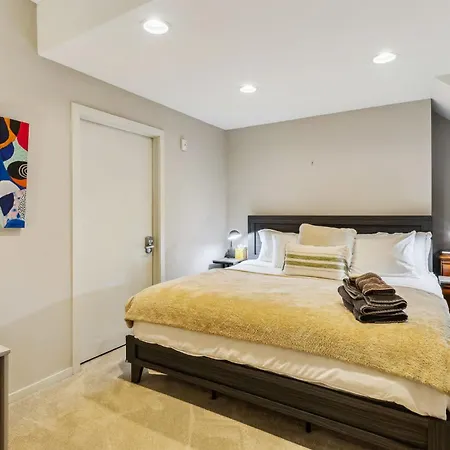 Luxuary Tremont Home - Movie Room, Pet & Baby Friendly-3