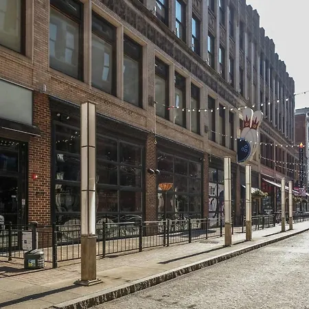 Frontdesk 2015 East 4Th Street Apts Downtown Cleveland-3